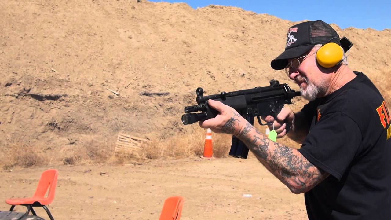 Dragon Man demos MP5 Machine Gun dragon quest builders 2