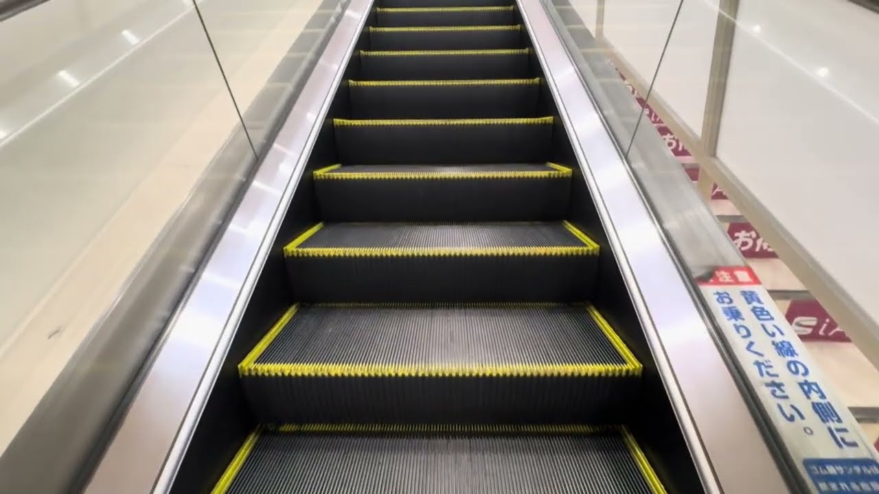 （かなり低速）VXシリーズが販売されたての頃に設置!    日立エスカレーター 上り→下り 1F〜2F間　