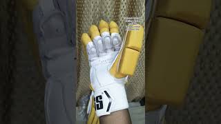 SS BATTING GLOVES REVIEW #trendingshort #cricket #cricketequipment #cricketgear #battinggloves