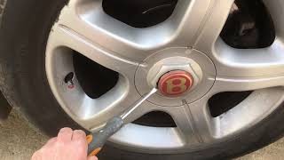 How to remove a hubcap from a Bentley Arnage