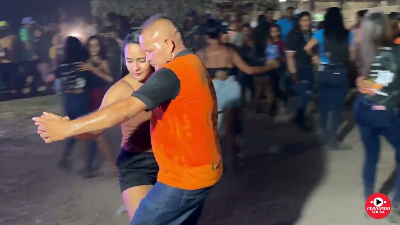 Forró arrochado na arena Ferradura 