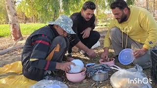 زارني في المزرعه الحاج محمد البديري و وجبة غداء مع الاخوان و خلط وصفه علف  جديده للدجاج 