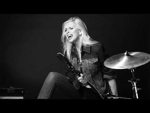 Алёна Свиридова Ft. Фёдор Фомин - Самолётик