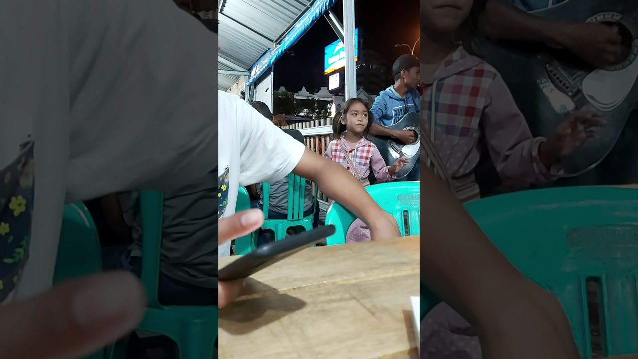 VIRAL !!! pengamen cilik lagu seberkas cahaya terang - YouTube