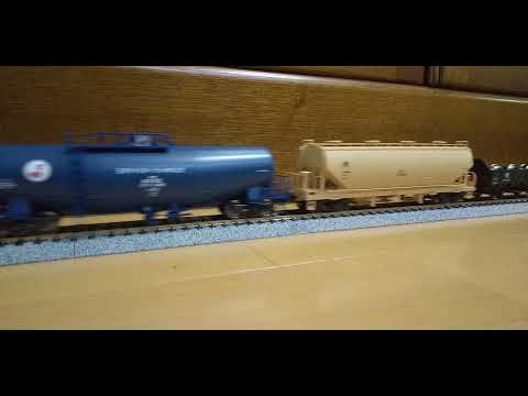 KATO HOゲージ鉄道模型　EF81レインボー　貨物列車　ブログ掲載用