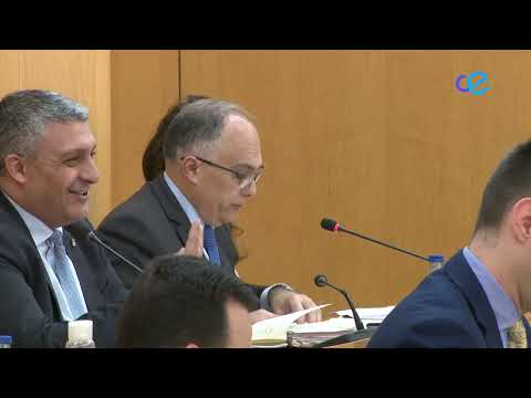 El Gobierno desmiente las cifras de VOX sobre desfibriladores