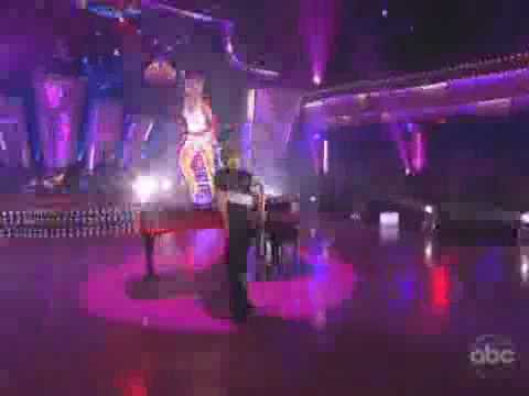 Julianne and Derek Hough Perform on "Dancing with ...