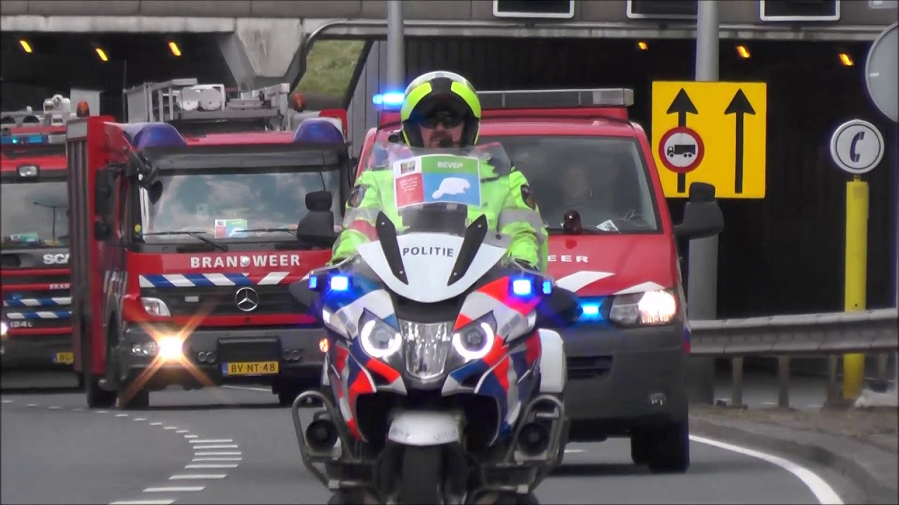 KinderBeestFeest 2019! Vele hulpdiensten in colonne door Amsterdam