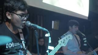 Eleventwelfth - With The Weight of It All (2017.05.07 - Howls #1: Dismantling Summer)