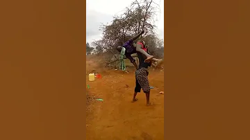 Wiilal Reer Miyi Ah Oo Lagdamaya Rag Aday Waaye 