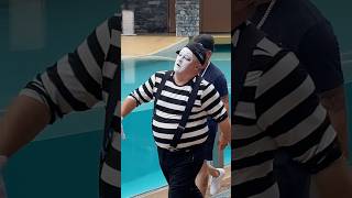 Tom the Mime Antics & Fun #41! | SeaWorld Orlando | #tomthemime #seaworldmime #funnyshorts