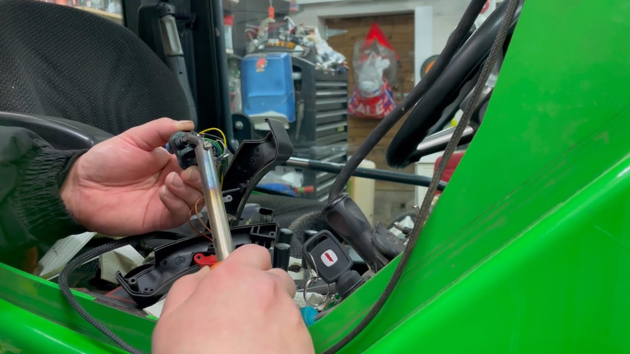 Avant 640 joystick korjaus ja uusien painonappien kolvaaminen.