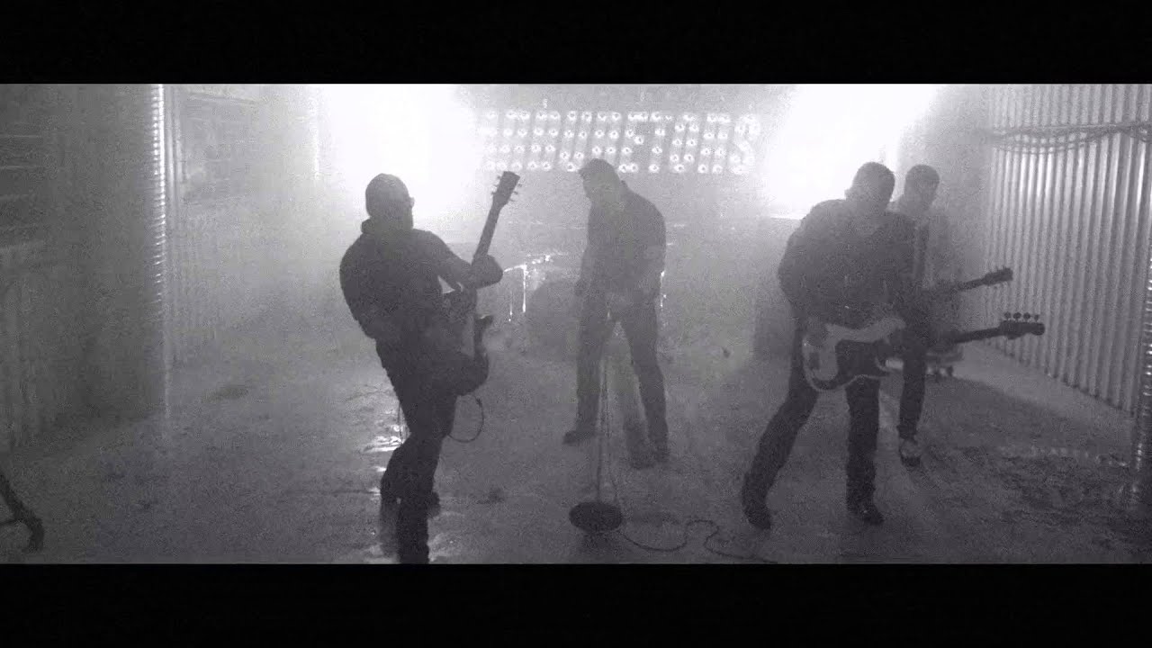 Guarda THE CARBURETORS - Shot Full Of Noise (Official Video) su YouTube Guarda THE CARBURETORS - Shot Full Of Noise (Official Video) su YouTube