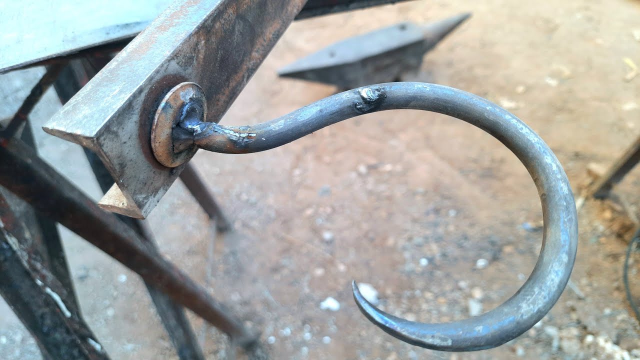 تعلم كيفية صنع علاقة الذبيحة حديدي / How to make an iron butcher carcass hook @فن اللحام welding