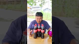 Ermao tricked Songsong out of his Coke with a magic trick😂 #funny #food