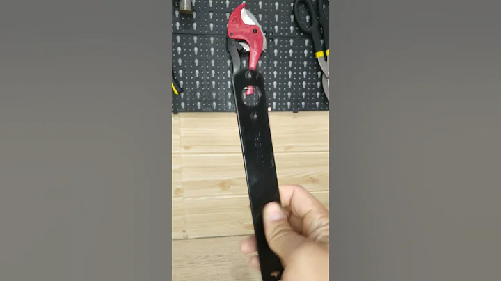 Remember this trick! How to unscrew the nut on an angle grinder if the key is lost #shorts