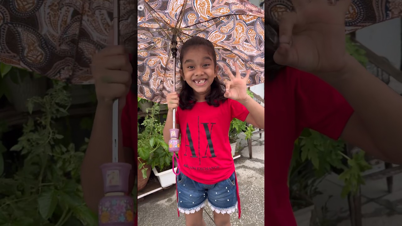 amaira n dekha big ☂️ umbrella, ￼😄 