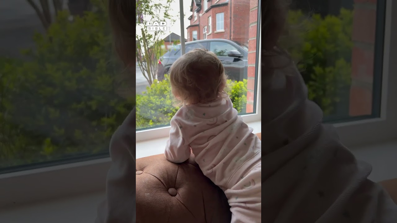 My wife recorded my daughter's reaction to me coming home 🥲❤️ (🎥: ViralHog)