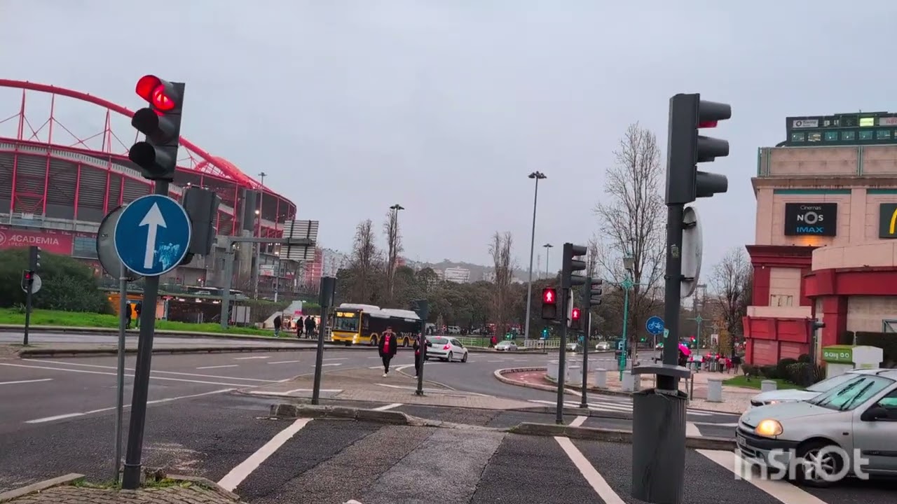 Walking Lisbon: Rainy Evening from Carnide to Colombo