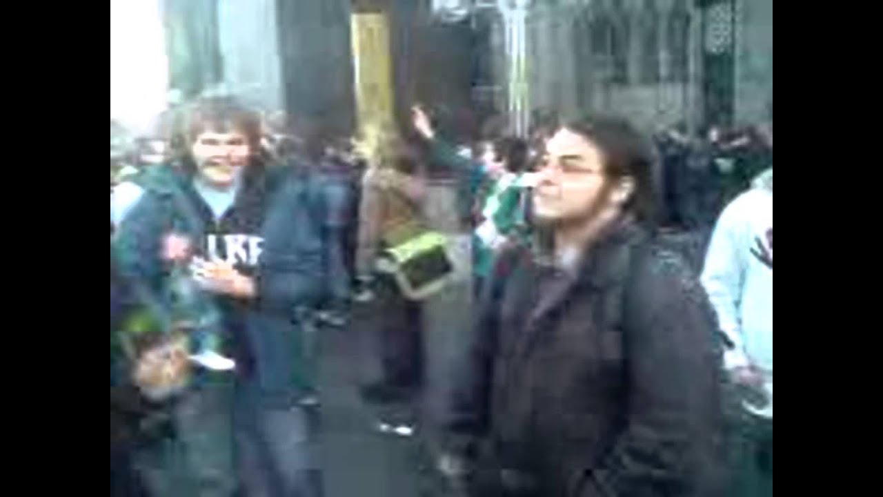 DasMirko tötet Random Fan mit Rose