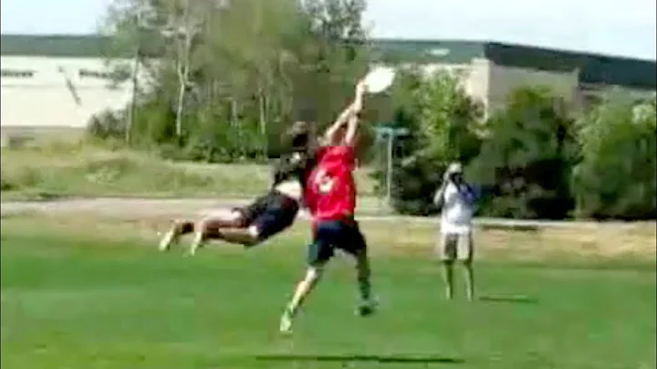 Huge Ultimate Frisbee Layout Catch | Simon Montague