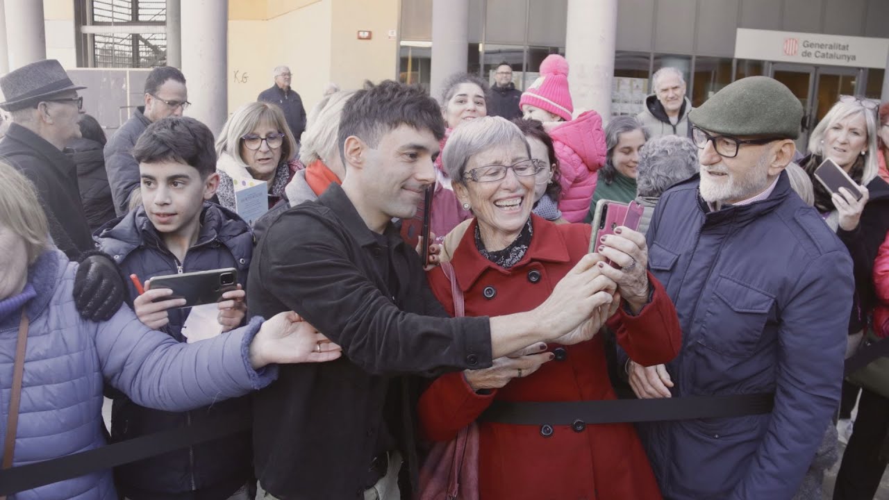 Badia del Vallès bateja l'auditori municipal amb el nom del Mago Pop -  YouTube
