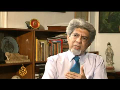 عاصفة فوق ميناء سريلانكا الصيني