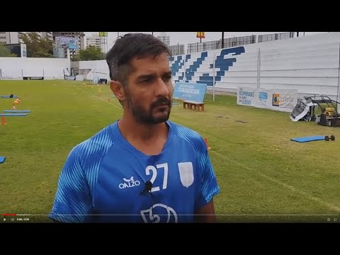 Victor Beraldi en la previa del debut de Atenas en el Federal A