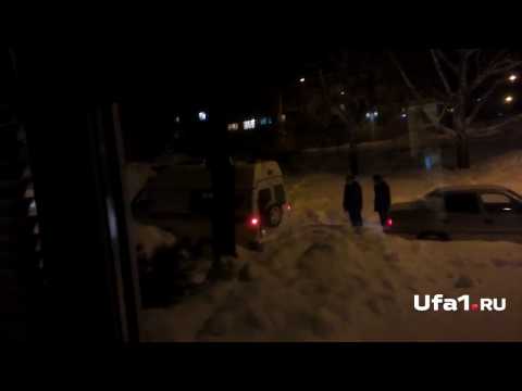 Скорая помощь застряла в снегу