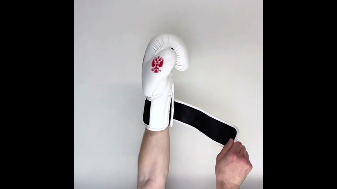 C111 Перчатки боксерские Clinch Olimp бело-красные