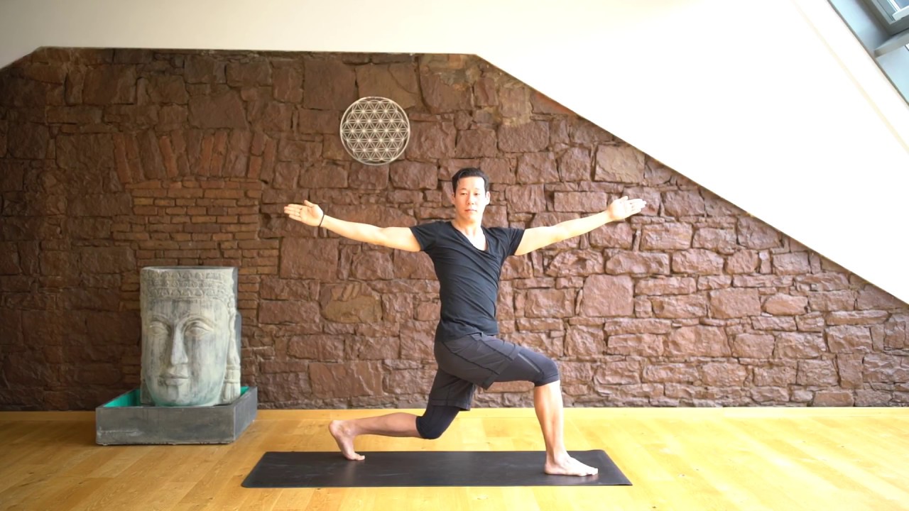 13 Krieger Variationen Gedrehter Krieger 2 Der Yoga Coach by Stephan Suh