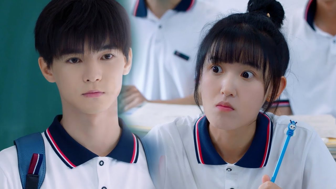 Богатый одноклассник создаёт проблемы! Деревенская девочка падает в грязь и получает наказание!