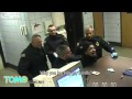Brutalité policière? Elle fume du PCP et attaque un policier, qui se venge et l'étrangle