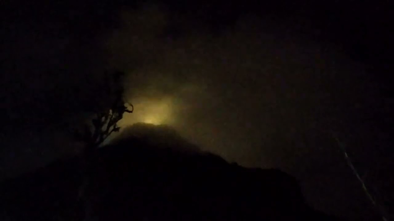 සිරිපා මළුවේ අසිරිය වළාකුළු ඇති රාත්‍රියට | Beautiful Siripa Maluwa with clouds at night
