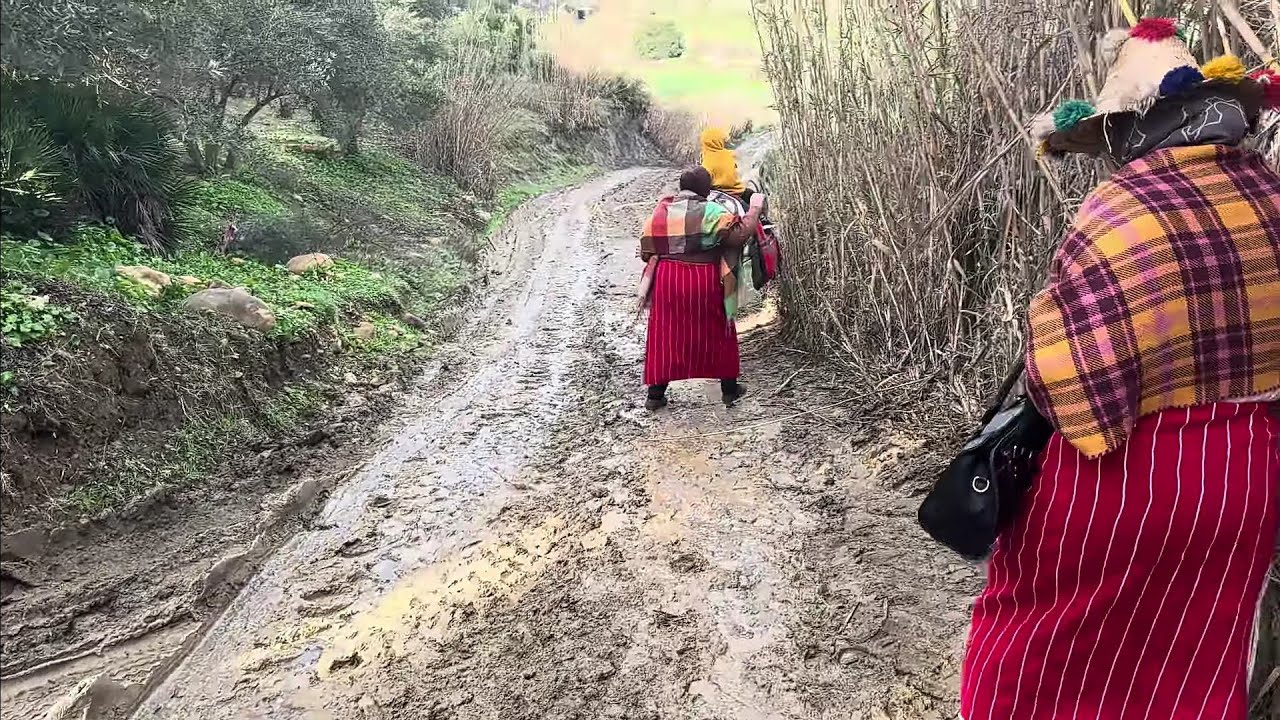 مناسبة عندنا كلشي ناض كيجري ماكاين خير جري عليا نجري عليك خديجة وفاطمة كلشي كيوجد شوف اشدارو