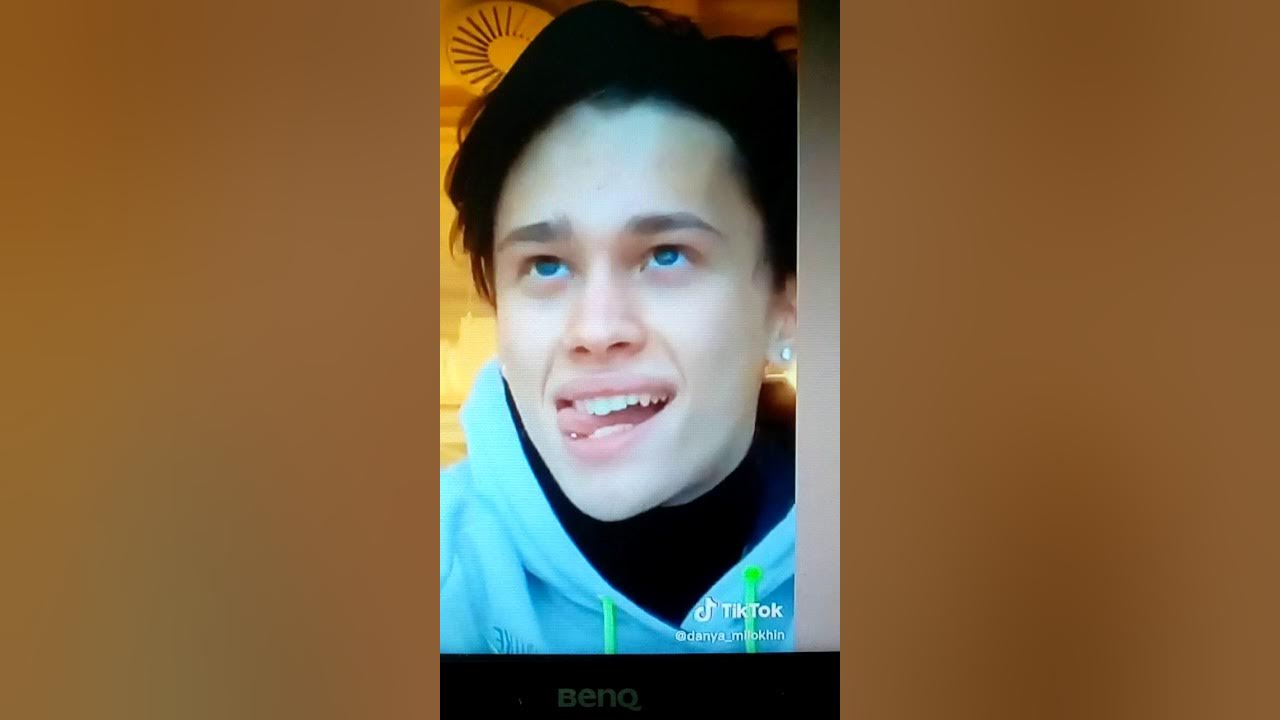 Тик ток дани милохин. Тикток дани милохина из самолета с орловым.