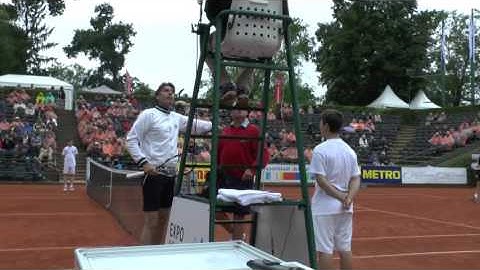 Fun:Michael Stich & Ivan Lendl having very loud discussion with umpire