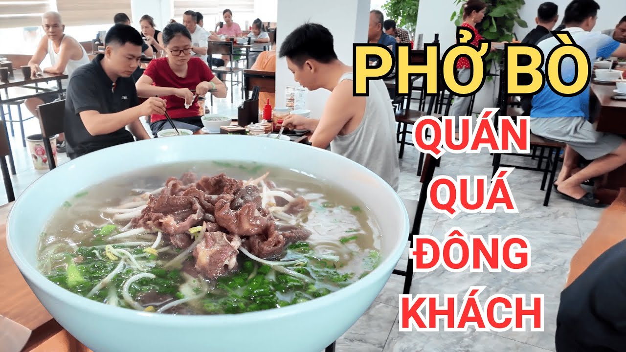 Phở Bò Tái 35K Siêu Ngon - Bữa Sáng Ăn Phở Tại Quán Đông Khách Ngày Bán 400 Bát - Huyền Râu