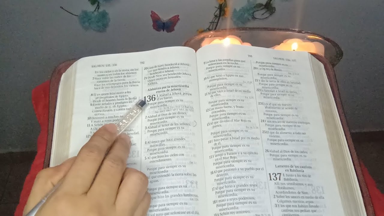 ASMR- LEYENDO LA BIBLIA/ LECTURA PARA ANTES DE DORMIR (susurros) yesasmr💤📖