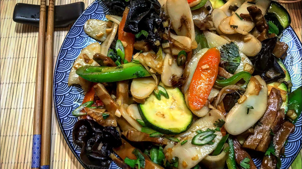 Gnocchi di riso con bamboo e funghi [ASMR video] Xiānggū zhúsǔn zòng