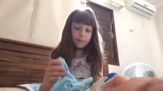 Mostrando O Bebê Reborn Da Minha Amiga