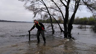 В Каменском река Днепр выходит из берегов.