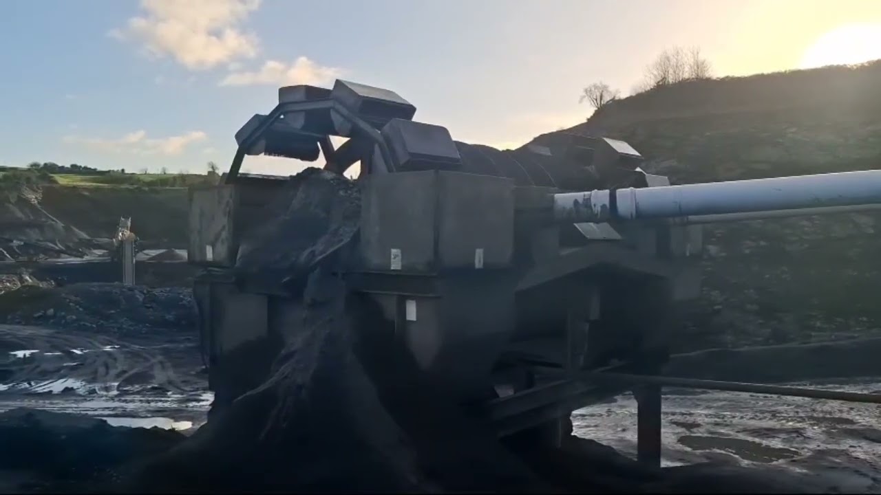 Finlay 390 3 Deck Washing Screen (With Finlay Dewaterer & Conveyor) Running in Quarry