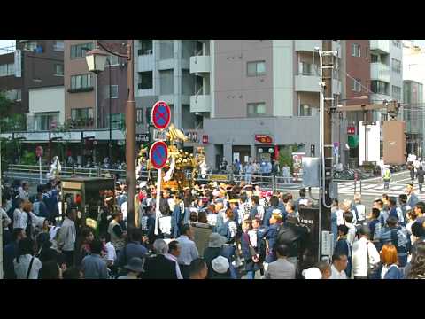 ２０１２ 三社祭　芝崎町 中町会　御神輿　浅草国際通りを練る.MOV