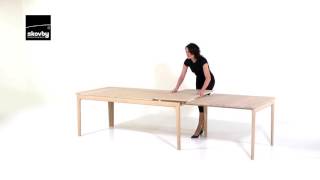 The dining table Skovby SM27 is a new interpretation of the classic eight-legged Skovby table SM05. The design of the table is 