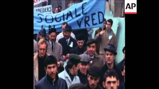 SYND 16/1/70 MINERS MARCHING WITH BANNERS TO SUPPORT THE STRIKE FOR A BIGGER WAGE RISE