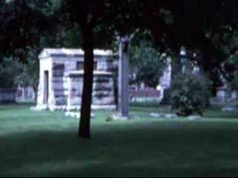 Video: Graceland Cemetery. Scary Story About The Ghost Of A Little Girl - Alternative View