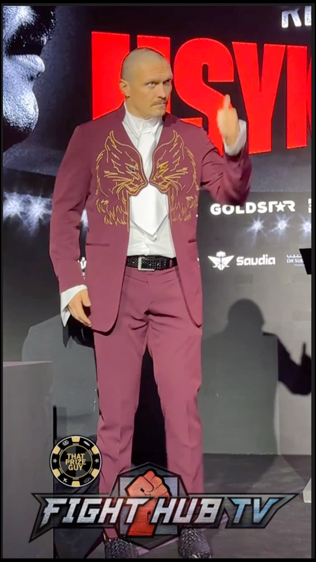Oleksandr Usyk ARRIVES WAR READY to final press conference for Fury rematch!