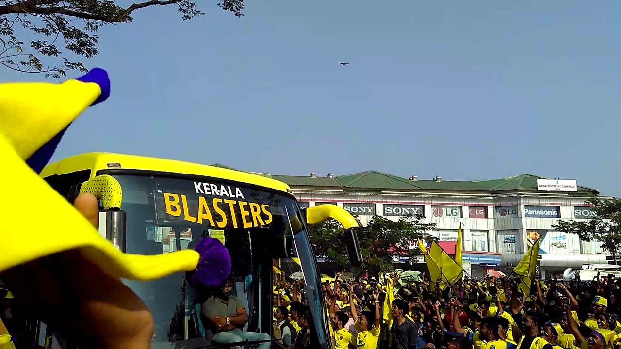 Kerala blasters FC team bus entering kaloor stadium YouTube