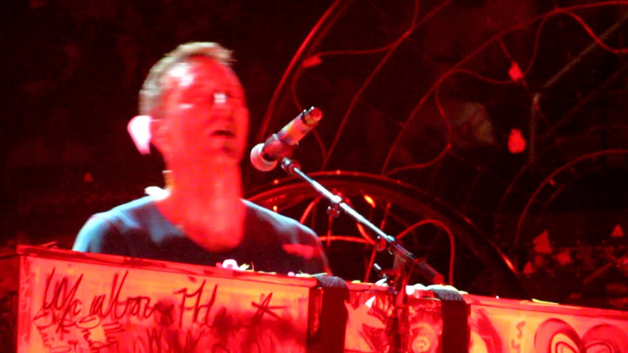 Coldplay - Lovers in Japan into The Scientist - Houston 6-26-12 - Have a Ball! - YouTube